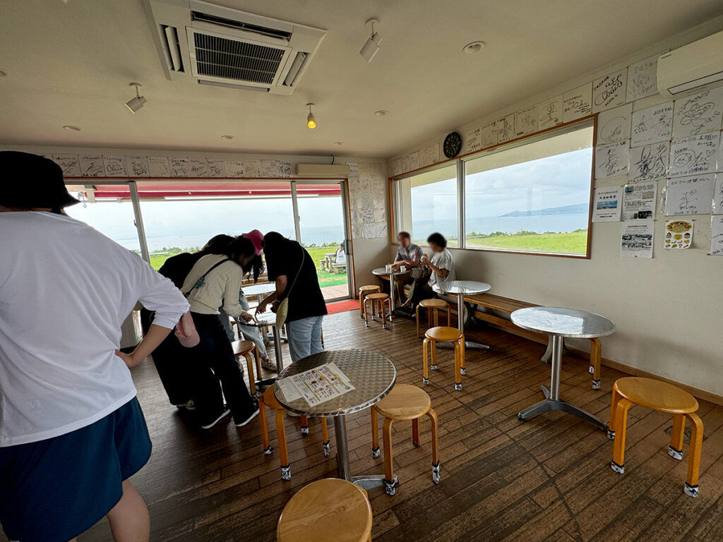 ミルミル本舗の本店内部